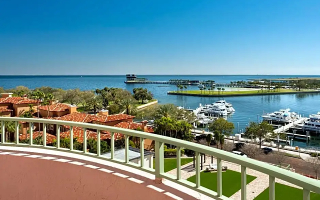 Presidential Double Suite with bay view