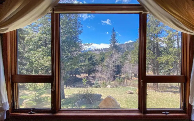 Suite with mountain view