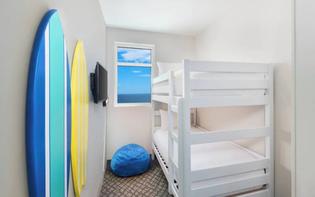 Sextuple Family Suite with balcony and with bay view