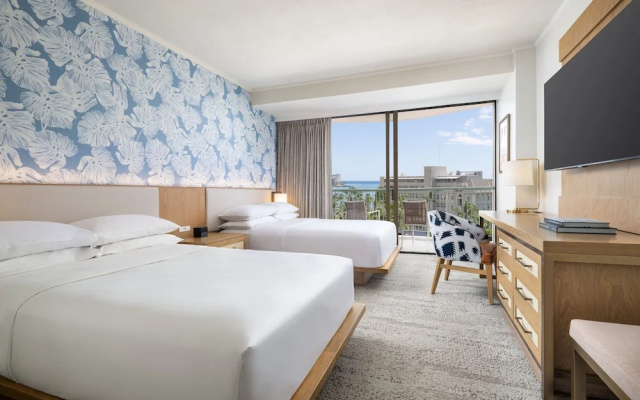 Renovated Ainahau Tower Twin room with pool view
