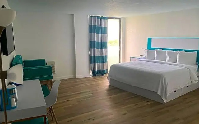 Executive room with golf view