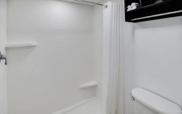 Standard room with partial ocean view