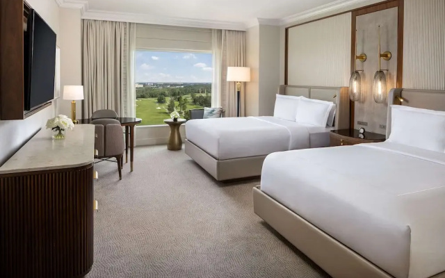 Deluxe Quadruple room with golf view
