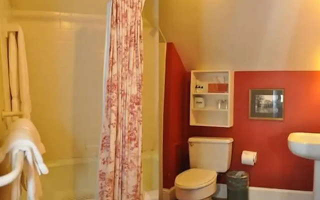 Standard Basement room