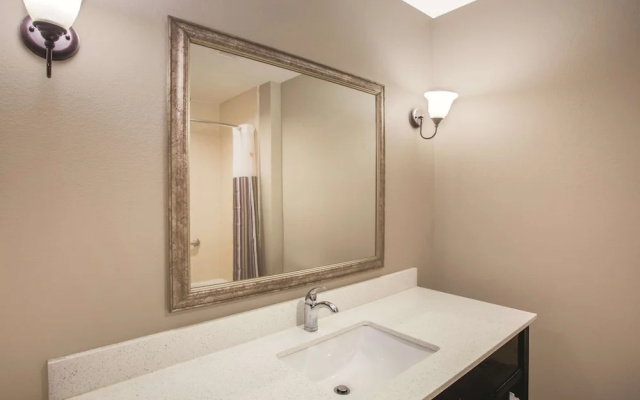 1 Bedroom Deluxe Suite