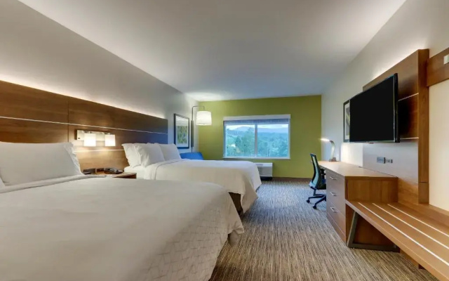Deluxe Quadruple Suite