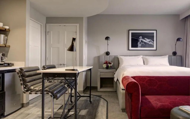 Deluxe Suite