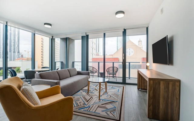 3 Bedrooms Apartment
