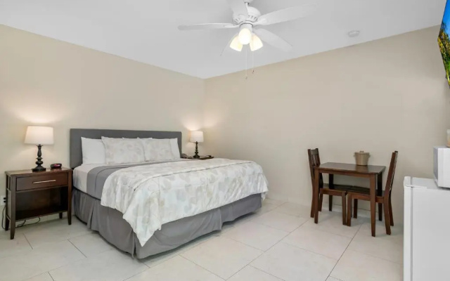 Guest Double room Poolside