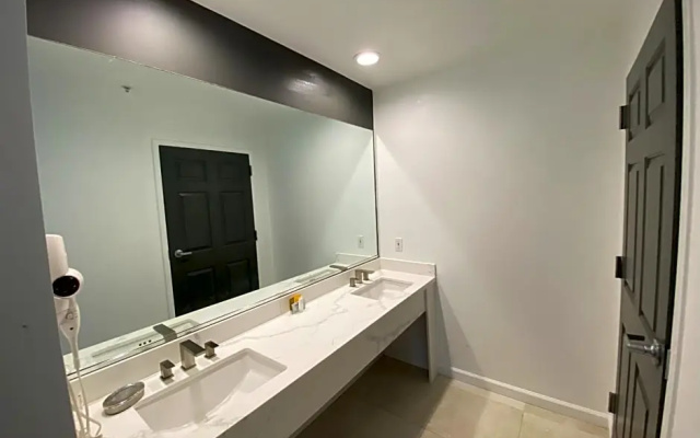 Suite with balcony