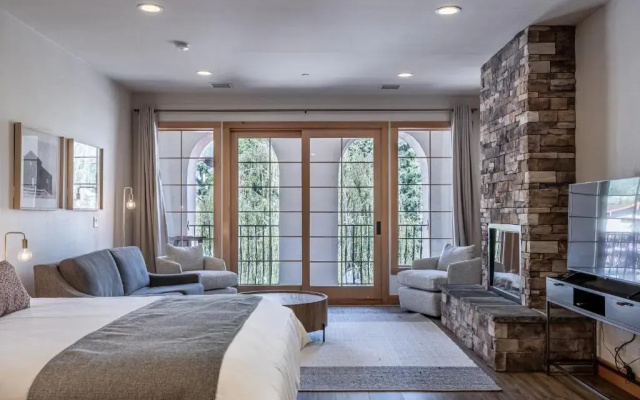 Deluxe Apartment