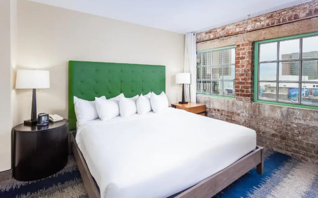 Deluxe Suite