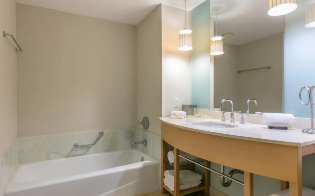 2 Bedrooms Luxury Suite with partial ocean view