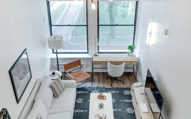 1 Bedroom Apartment with park view