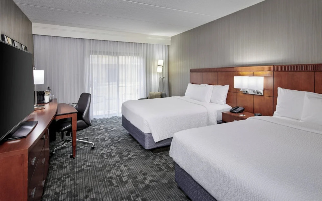 1 Bedroom Suite with courtyard view