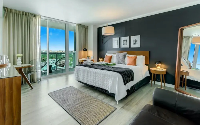 Studio with balcony and with city view