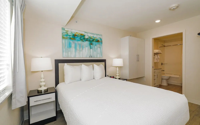 2 Bedrooms Suite with balcony