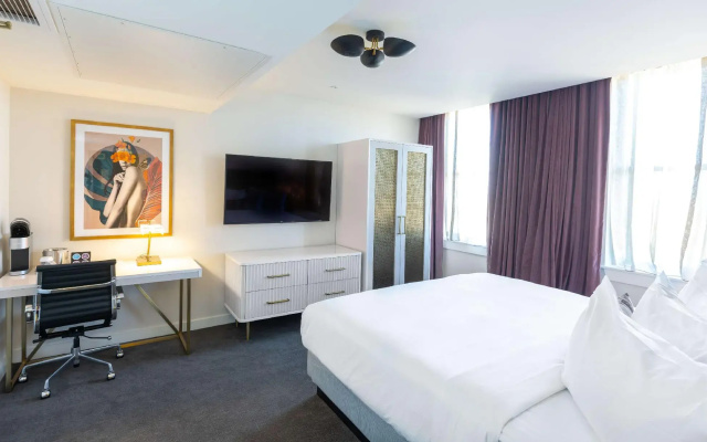 Standard Double room with city view