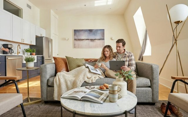 5 Bedrooms Apartment