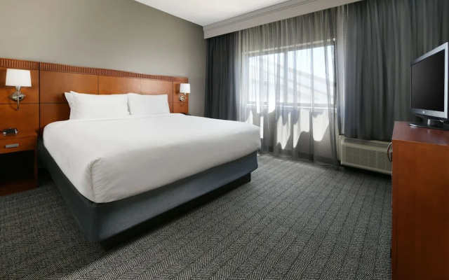 1 Bedroom Suite with balcony and with courtyard view