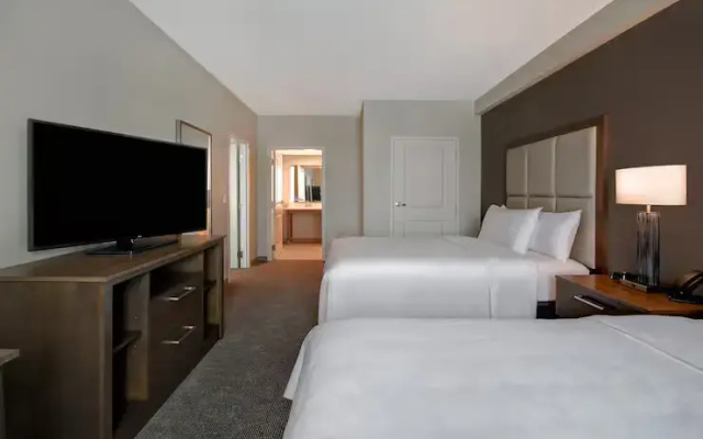 Quadruple Suite with pool view