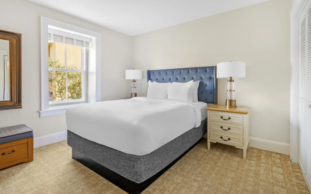 2 Bedrooms Sextuple Suite with balcony