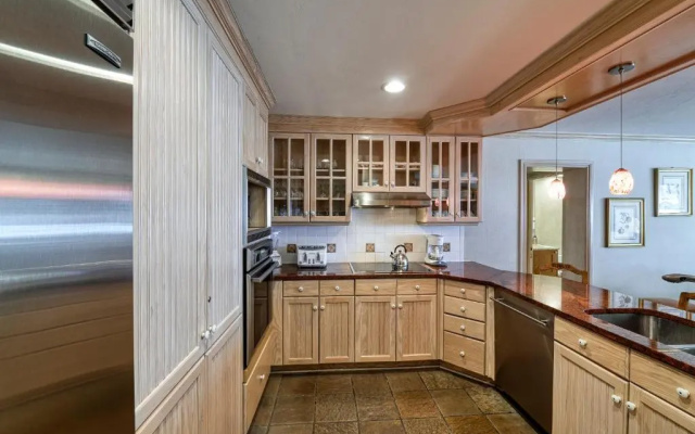 4 Bedrooms Apartment