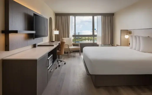 Deluxe Low Floors room with lake view