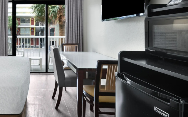 Junior Suite with partial ocean view
