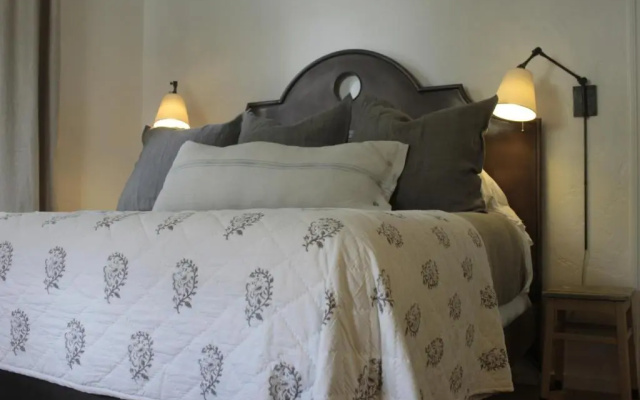 Standard room with street view