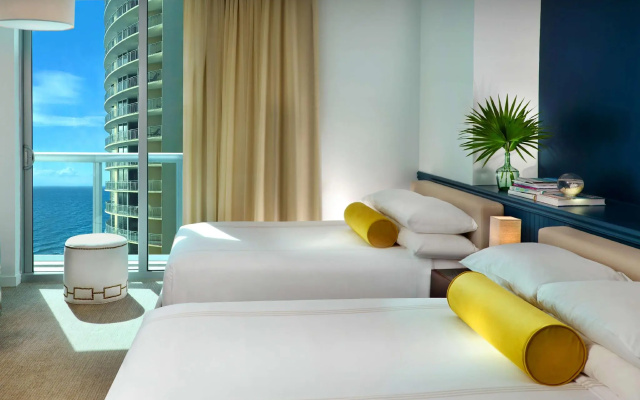 Standard Double room with partial ocean view