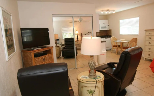 Deluxe Studio