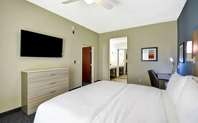 1 Bedroom Hearing Accessible Suite