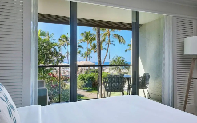 Quadruple room with balcony and with partial ocean view