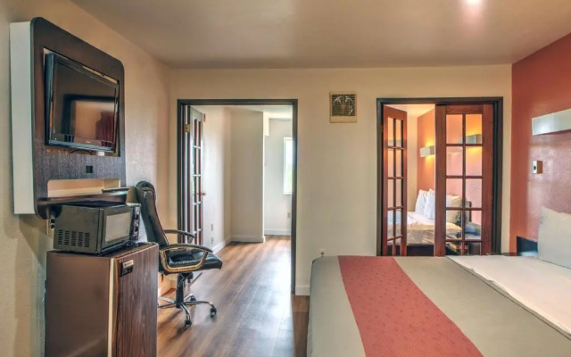 Hot Tub Double Suite