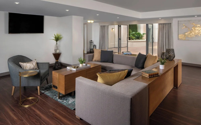 2 Bedrooms Presidential Suite with courtyard view