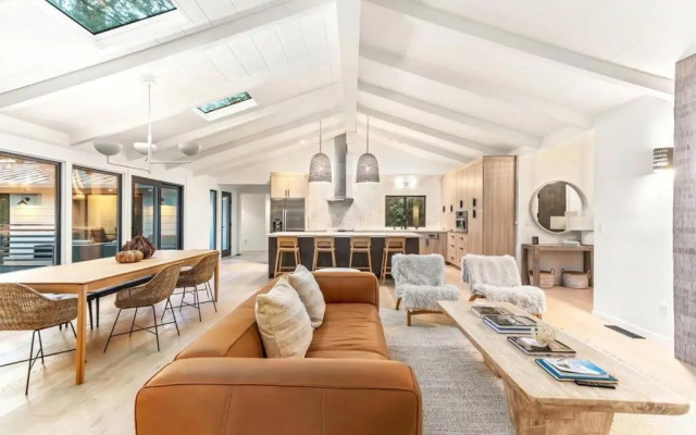 4 Bedrooms Cottage