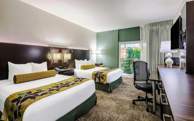 Standard Quadruple room with view