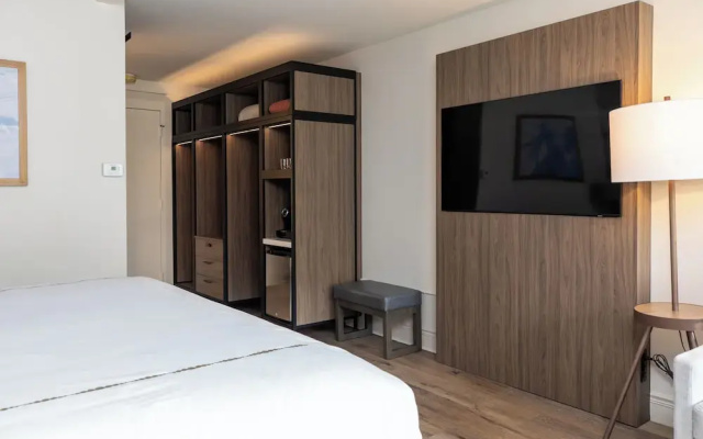 Deluxe Double room with balcony and with mountain view