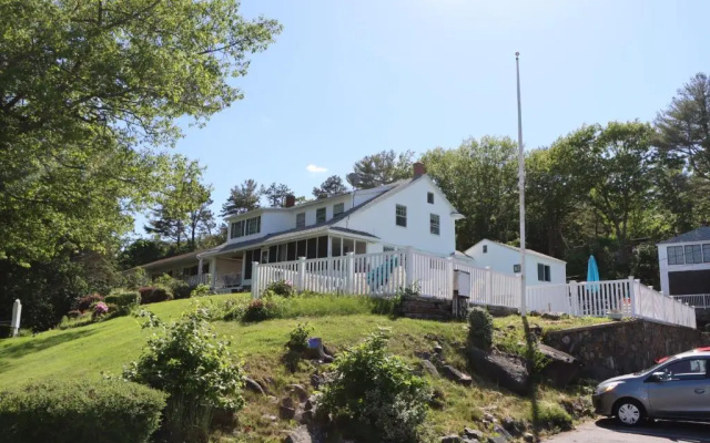 4 Bedrooms Cottage