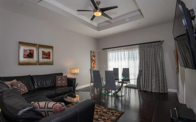 2 Bedrooms Villa
