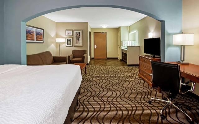Deluxe Double Suite with partial view