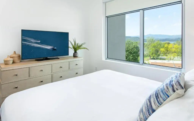 Suite with partial view
