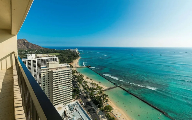 2 Bedrooms Presidential Suite with balcony