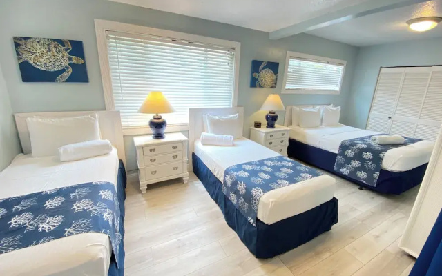 2 Bedrooms Standard room with pool view