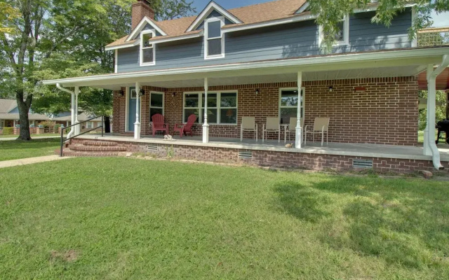 4 Bedrooms Cottage with balcony