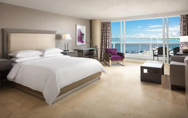 Double Junior Suite with balcony and with bay view