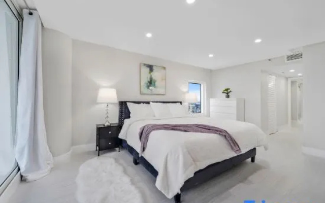 1 Bedroom Apartment with bay view