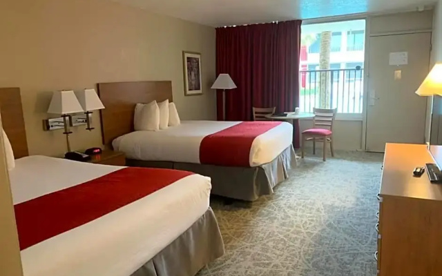 Superior Quadruple room with pool view