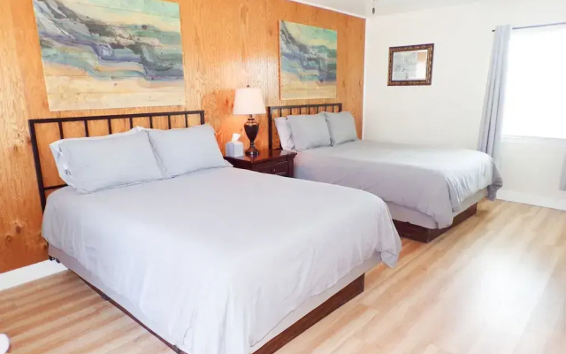1 Bedroom Standard Quadruple Family room